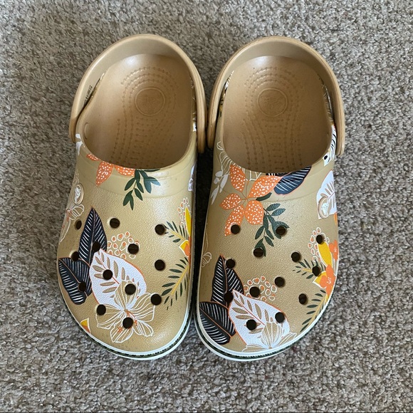 Floral tropical Crocs clogs brown 5M/7W - Picture 2 of 5